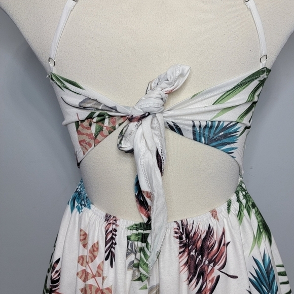 White and Floral Lace Top Cross Strap Tie Back Romper - Picture 6 of 8